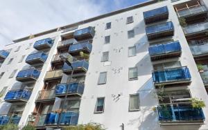 Front view of property