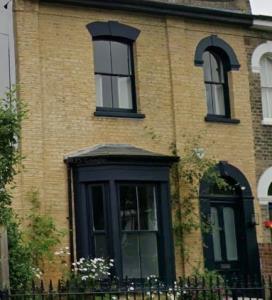 Front view of property