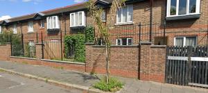 Front view of property