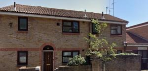 Front view of property