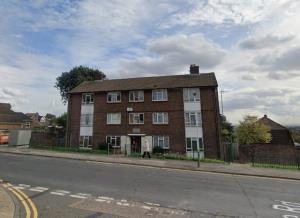 Front view of property