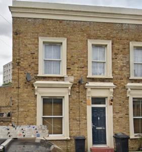 Front view of property