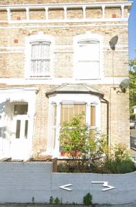 Front view of property