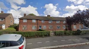 Front view of property