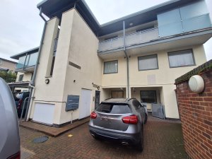 Front view of property